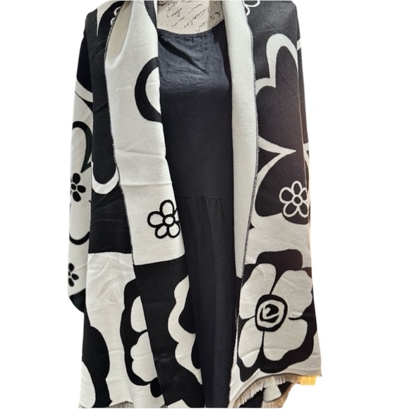 Accessories - 450. Black and White Oversized Soft Floral Scarf NWOT